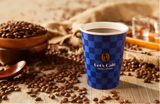 全家Let's Cafe升級全新Logo，它的經典廣告比咖啡還香